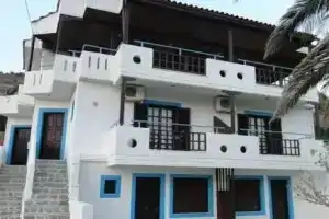 Aménte Mindful Stay, Плакиас