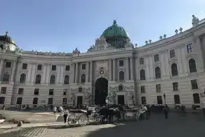 Chichilli Tea Hostel Vienna, Вена