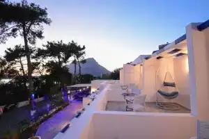 Aphrodite Studios, Миртеа