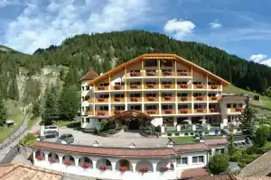 Hotel «Cesa Tyrol», Канацеи