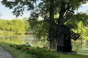 Отель «Битца», Дубровский