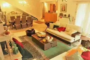 Villa Superior Kinethi, Калаврита