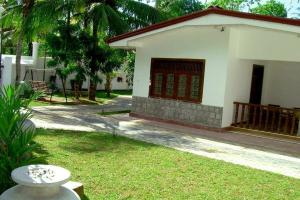 Bandhusena House and Apartments, Mirissa South