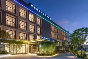 Novotel Suites Shanghai Hongqiao Hotel, Шанхай