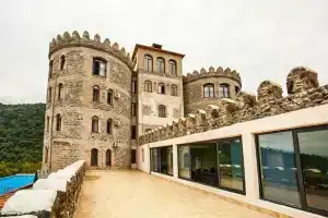 Отель «Royal Batoni», Кварели