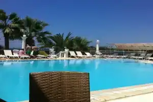 Sun And Sea, Тургутреис