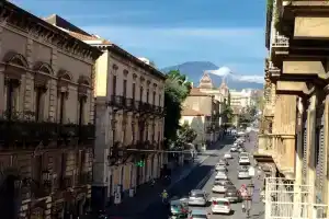 Etnea 454 Catania Luxury Rooms, Катания
