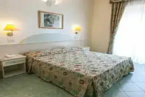 Hotel «Nord Est», Каттолика