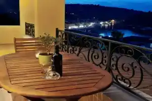 Elaia Boutique Apartments, Гайос