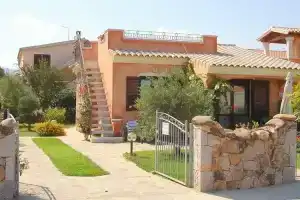 Villa Stella Maris, Будони