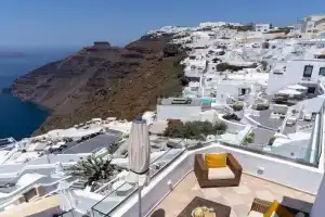 Vacay Suites, Фира