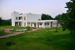 Dream Town Hotel & Restaurant, Текирова