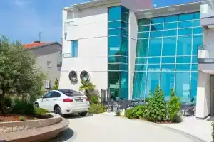 Adrion Aparthotel, Пула