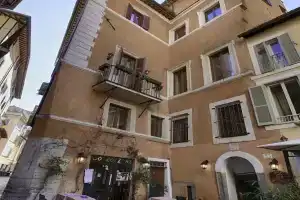 Hotel «Teatro Pace», Рим