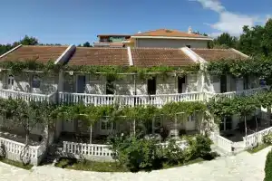 Maki Apartments, Радовичи