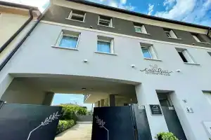Casa Baci, Кола