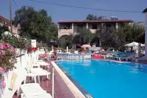 Leftis Romantica, Мораитика