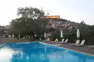 Olive Press Hotel & Apartments, Митимна