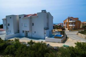 Villa Jasmina, Новаля