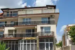Vlasta Family Hotel, Равда