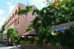 Happy Home Guesthouse, Бан Пхе