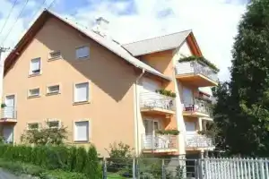 Orel Apartments, Хевиз
