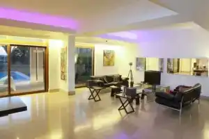 Swan Suites Hotel, Никосия