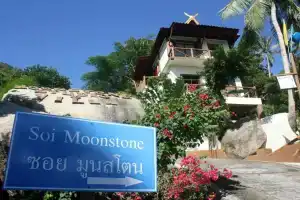 Moonstone Studio, Баан Тай