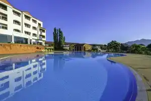 Sir James Resort, Муаклек