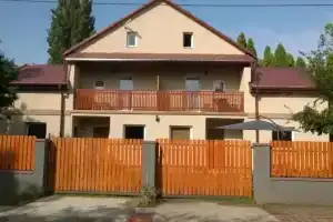 Kristof Apartman, Шиофок