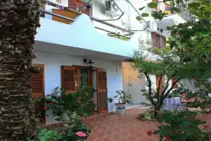 Vaya Zorba Studios, Скиатос