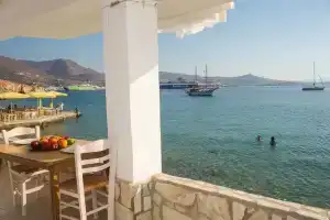 Petalides Apartments, Парикия