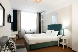 City Plaza Apartments & Rooms, Салоники