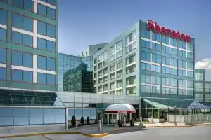 Sheraton Gateway Hotel In Toronto International Airport, Миссисауга