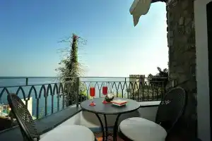 E Poi.... Ravello, Минори