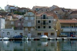 Villa Slika, Милна