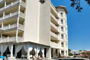 Le Rose Suite Hotel, Римини