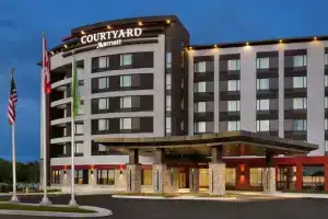 Courtyard by Marriott Toronto Mississauga/West, Брамптон
