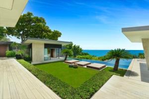 Villa Raku, Банг По