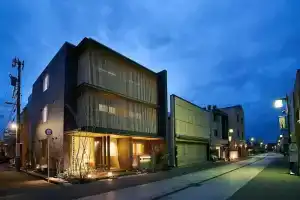 Lian Kanazawa, Канандзава