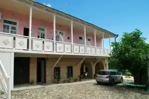 Guest House Central, Сигнахи