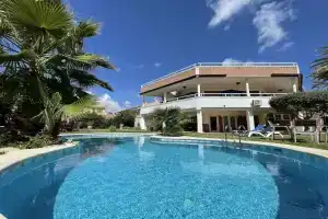 Annas Garden, Торревьеха