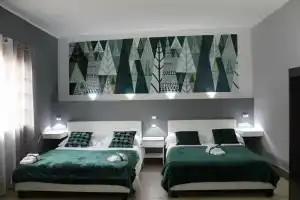Maison Marianna, Николози