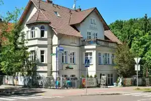 Villa Aronia, Устка