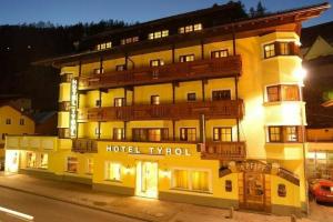 Hotel Tyrol, Зёлль