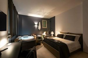 Suite1212 Rattazzi, Монополи