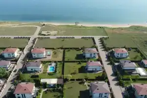Коттедж на берегу моря, За Родину