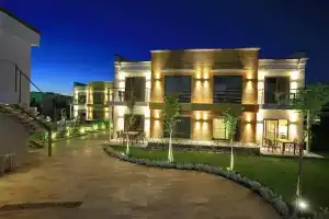Ara Residences, Ортакент