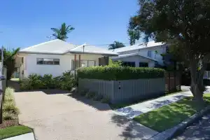 Corporate Beach House, Брисбен