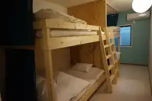 Uni Hostel, Осака